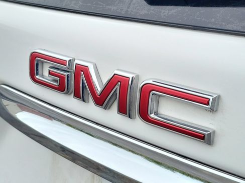 Used 2024 GMC Terrain SLE FWD image 4