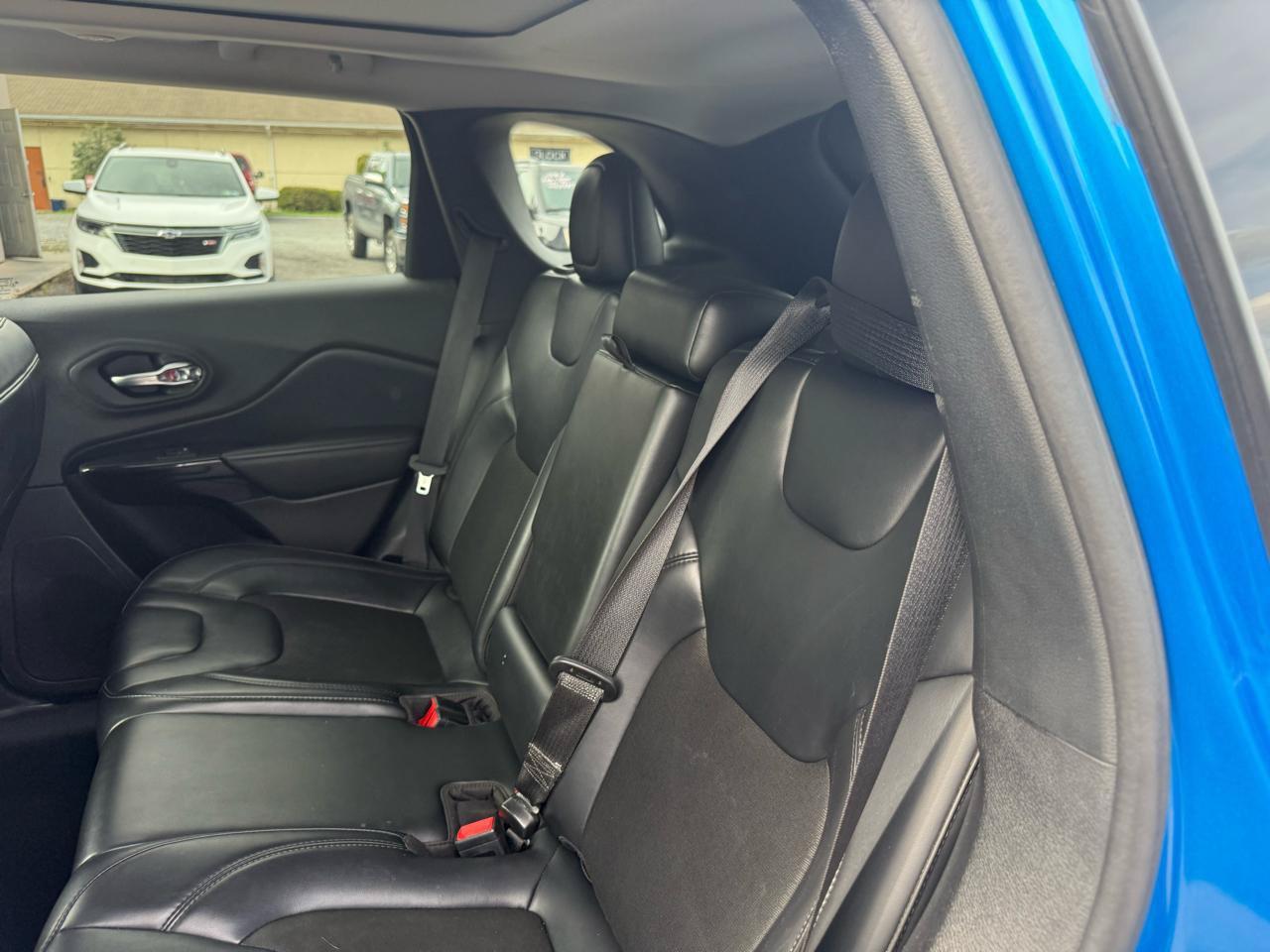 Used 2020 Jeep Cherokee Latitude Plus AWD/4WD image 30