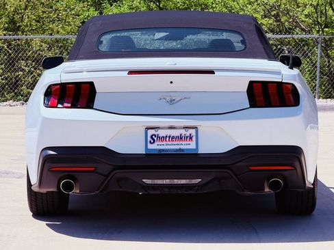 Used 2024 Ford Mustang Premium image 5