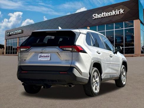 Used 2022 Toyota RAV4 XLE w/ Convenience Package AWD/4WD image 8