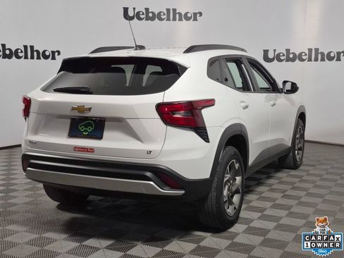 Certified 2025 Chevrolet Trax LT w/ LT Convenience Package FWD image 8