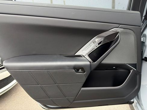 Used 2023 BMW 760i xDrive w/ Executive Package image 40