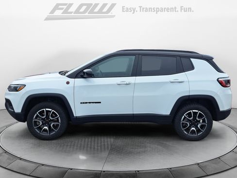 Used 2025 Jeep Compass Trailhawk AWD/4WD image 5