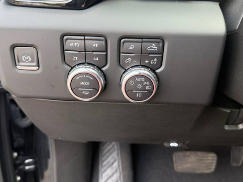 Used 2024 GMC Sierra 3500 Denali Ultimate AWD/4WD image 31