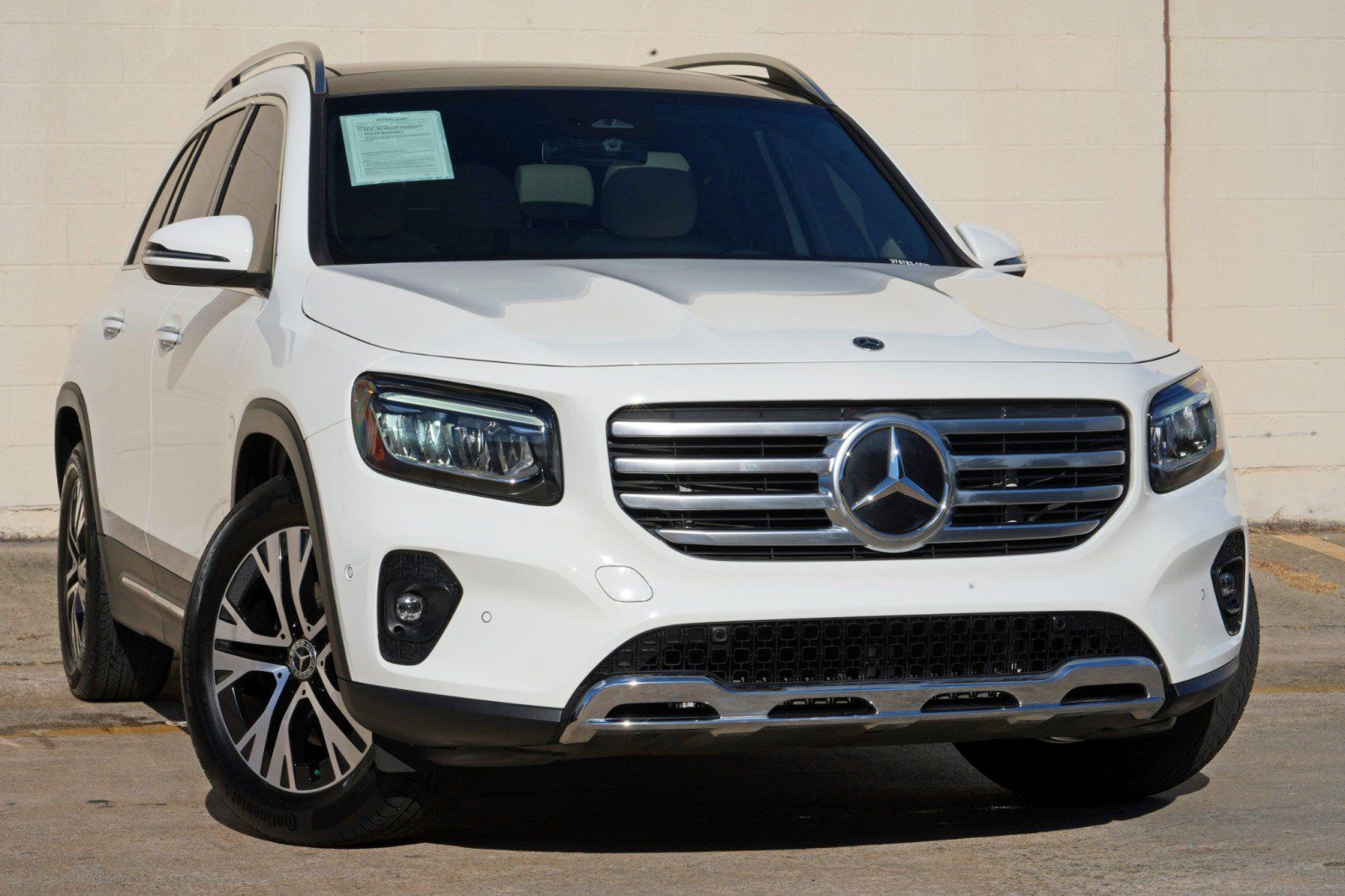 Used 2024 Mercedes-Benz GLB 250 w/ Exclusive Package image 2