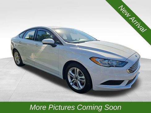 Used 2018 Ford Fusion SE w/ Fusion SE Technology Package FWD image 1