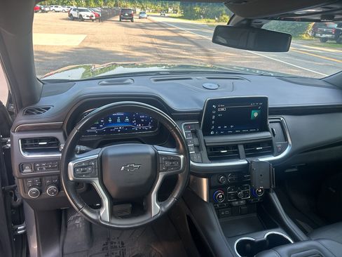 Used 2022 Chevrolet Suburban Z71 AWD/4WD image 11