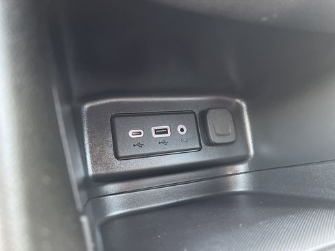 Used 2023 Chevrolet Equinox LT image 28