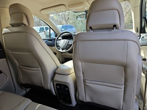 Used 2019 Lincoln MKC Premiere image 18