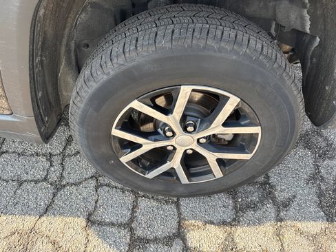 Certified 2024 Jeep Grand Cherokee Limited image 19