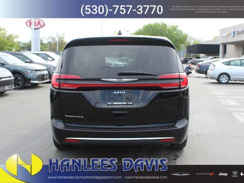 Used 2024 Chrysler Pacifica Touring-L FWD image 8