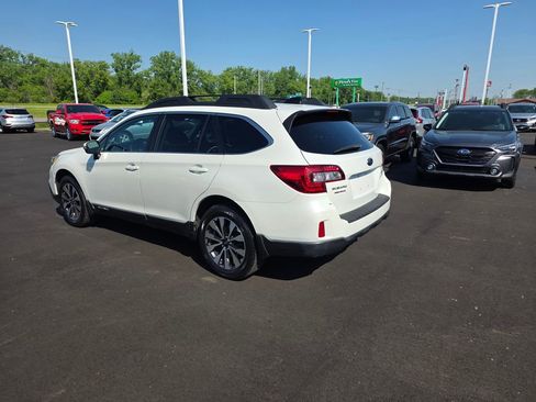 Used 2016 Subaru Outback 2.5i Limited AWD/4WD image 5