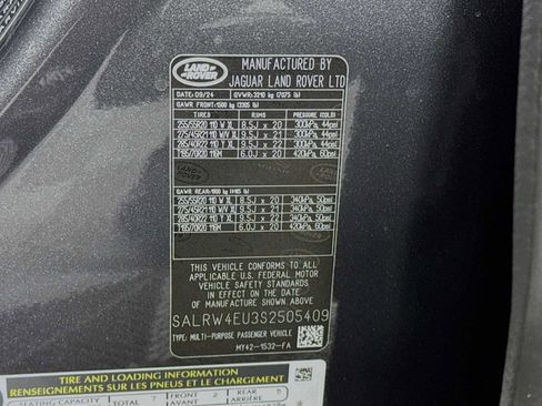 New 2025 Land Rover Discovery Metropolitan Edition image 31