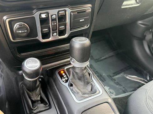 Used 2021 Jeep Wrangler Unlimited Sport AWD/4WD image 32