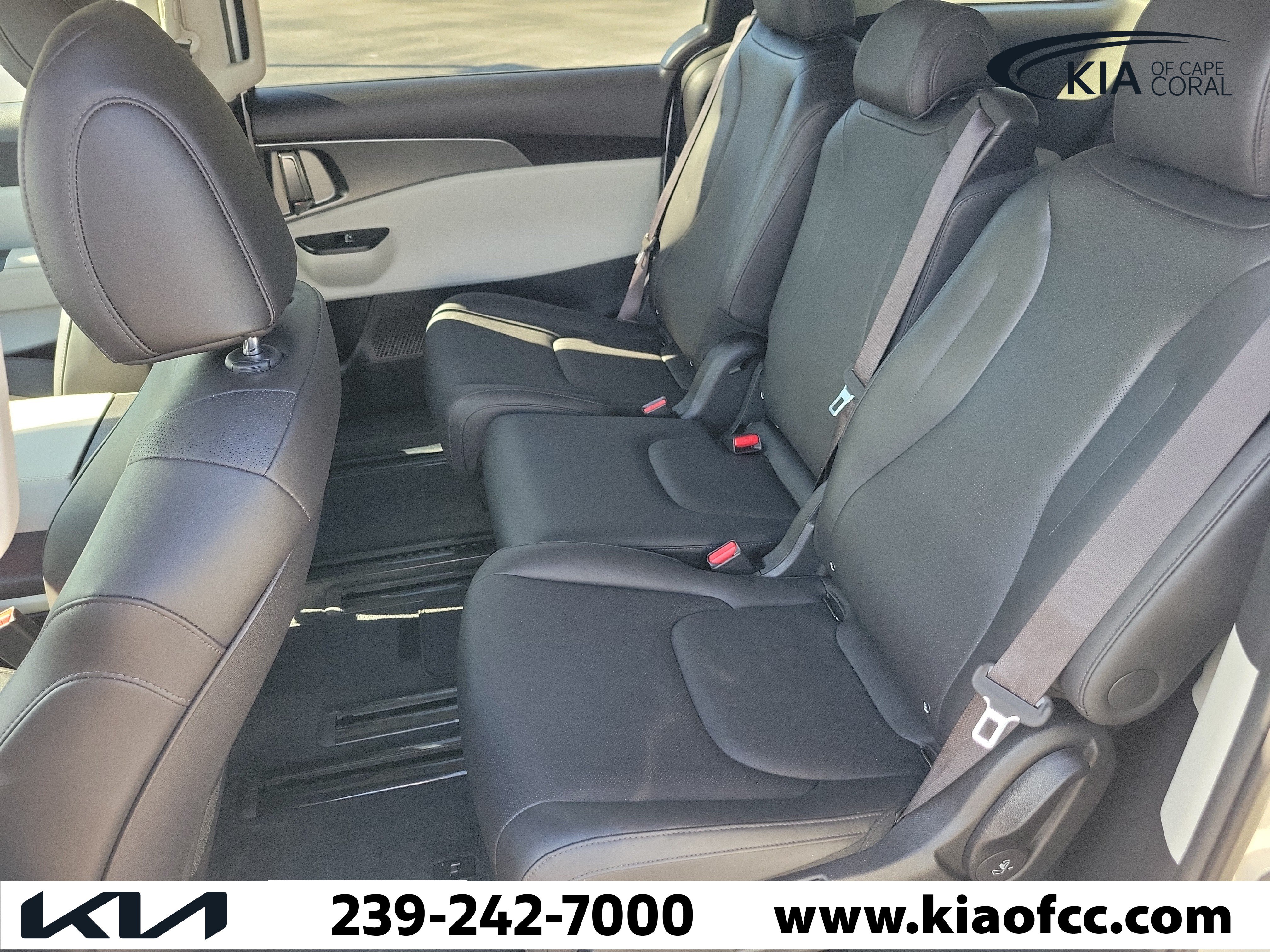 Certified 2024 Kia Carnival LX FWD image 11