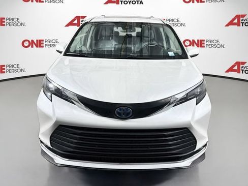Certified 2024 Toyota Sienna XLE FWD image 3