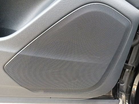 Used 2023 Audi Q8 Premium image 16