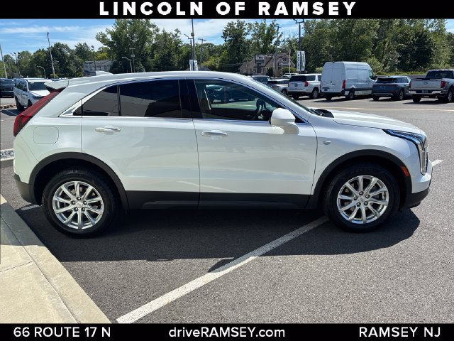 Used 2022 Cadillac XT4 Luxury w/ Cold Weather Package AWD/4WD image 8
