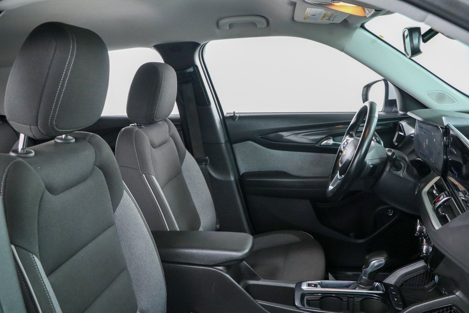 Used 2025 Chevrolet TrailBlazer LT w/ Convenience Package FWD image 26