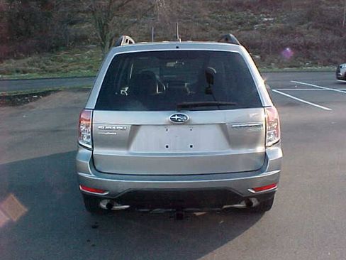 Used 2011 Subaru Forester 2.5X Premium w/ All-Weather Pkg AWD/4WD image 6