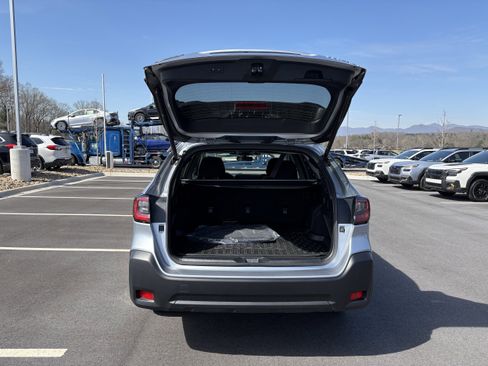 Used 2025 Subaru Outback Premium image 11