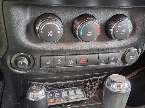 Used 2013 Jeep Wrangler Rubicon w/ Dual Top Group AWD/4WD image 14