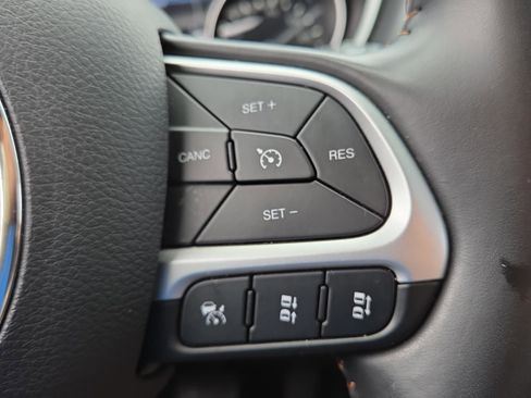 Used 2020 Jeep Compass Latitude FWD image 23