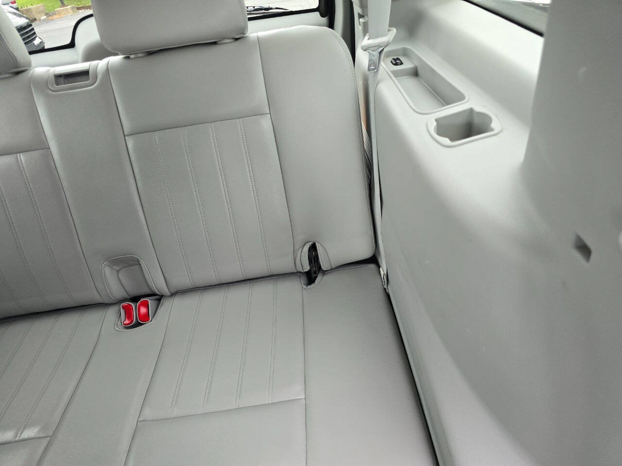 Used 2005 Lincoln Aviator AWD image 27