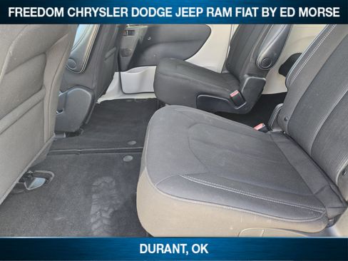 Used 2023 Chrysler Voyager LX image 21