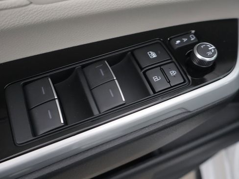 New 2026 Toyota Sienna Platinum AWD/4WD image 13