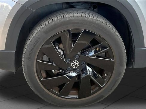 Used 2024 Volkswagen Taos SE AWD/4WD image 11