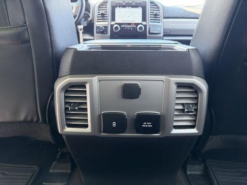 Used 2017 Ford F250 Lariat w/ Lariat Value Package AWD/4WD image 28