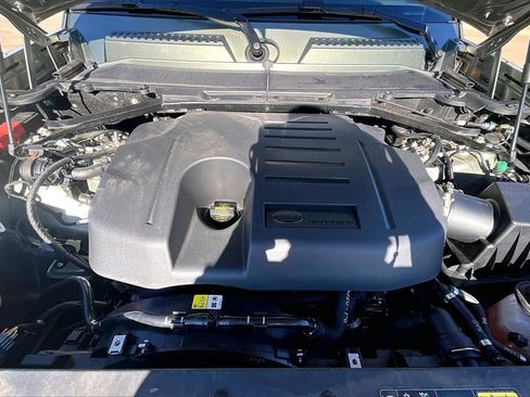 Certified 2025 Land Rover Defender 110 X-Dynamic SE image 9