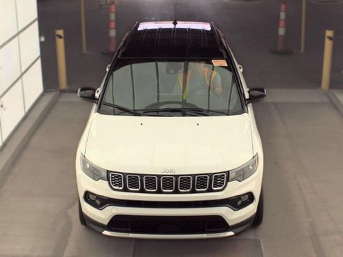 Used 2024 Jeep Compass Limited AWD/4WD image 2