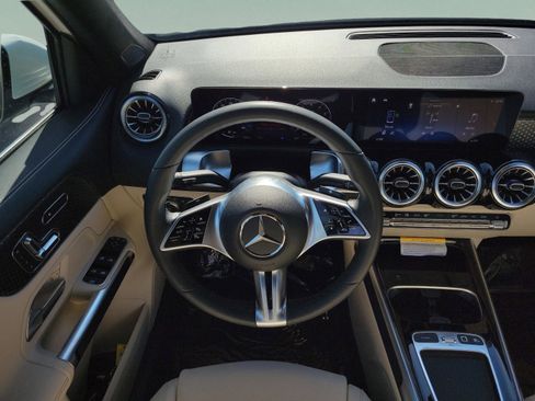 Certified 2025 Mercedes-Benz GLB 250 image 17