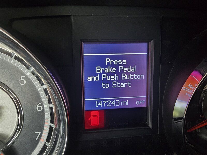 Used 2015 Chrysler Town & Country Touring w/ Driver Convenience Group FWD image 21