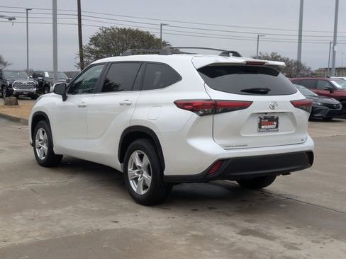 Used 2023 Toyota Highlander LE image 8