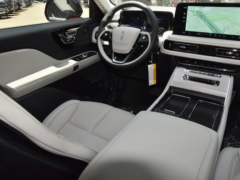 New 2026 Lincoln Aviator Reserve w/ Illumination Package AWD/4WD image 16