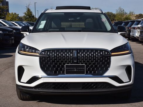 New 2026 Lincoln Aviator 2WD image 2