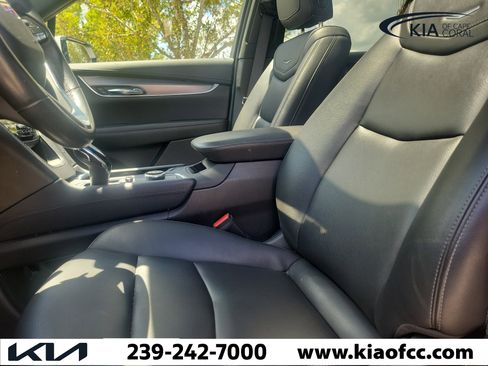 Used 2023 Cadillac XT6 Luxury w/ LPO, Premium Carpet Package FWD image 25