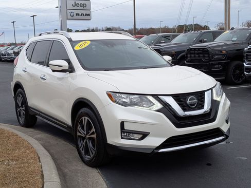 Used 2018 Nissan Rogue SL image 3