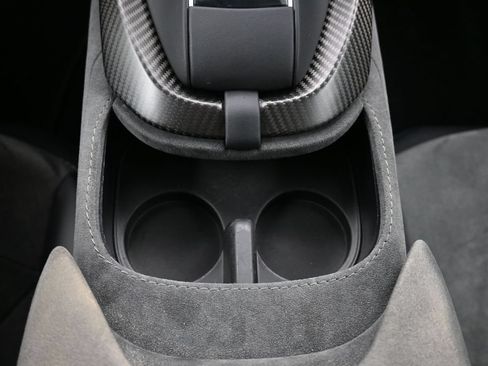 Used 2023 Aston Martin V8 Vantage Coupe RWD image 18