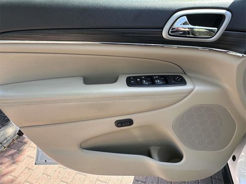 Used 2021 Jeep Grand Cherokee Limited image 18