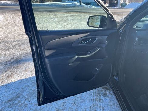 Used 2022 Chevrolet Traverse LT image 12