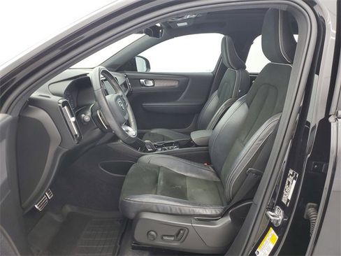 Used 2020 Volvo XC40 T4 R-Design w/ Advanced Package image 19