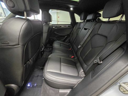 Used 2025 Porsche Macan AWD/4WD image 16