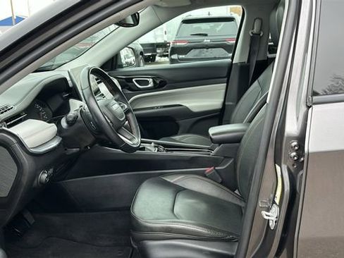 Used 2022 Jeep Compass Limited w/ Sun and Sound Group image 9