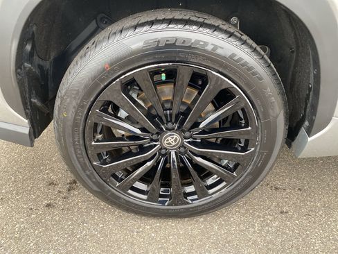 Certified 2025 Toyota Highlander XSE image 17