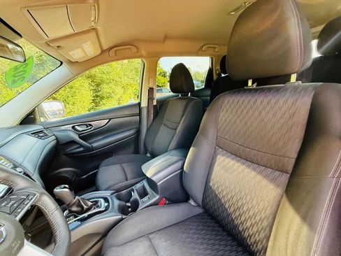 Used 2020 Nissan Rogue SV image 35