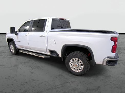 Used 2024 Chevrolet Silverado 2500 LT AWD/4WD image 2